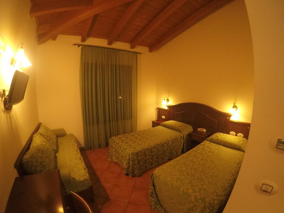 Hotel Barabba Quattro Castella Ngoại thất bức ảnh